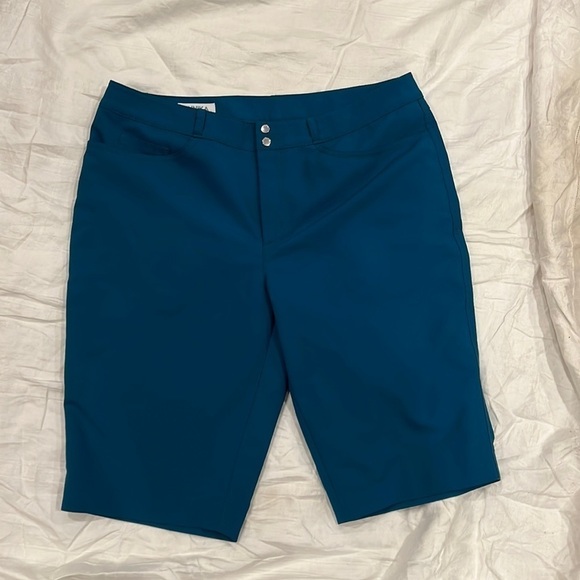 Annika C23 Cutter & Buck Shorts Size 10 - Picture 1 of 4